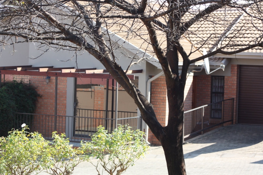 2 Bedroom Property for Sale in Langenhovenpark Free State